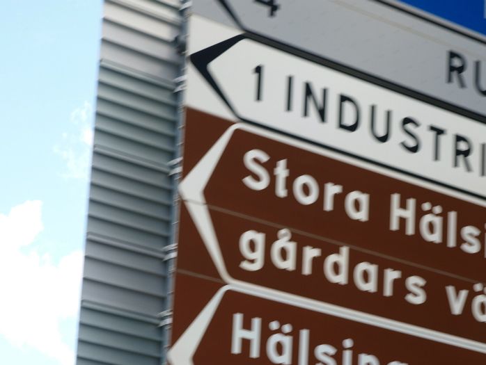 Av 7 verdensarvgårder, ligger 6 i Hälsingland. Her kan man begynne på den 163 km lange Stora Hälsingegårdersvei eller man kan besøke gårdene rundt det største verdensarvsenteret, Stenegård i Järvsö.